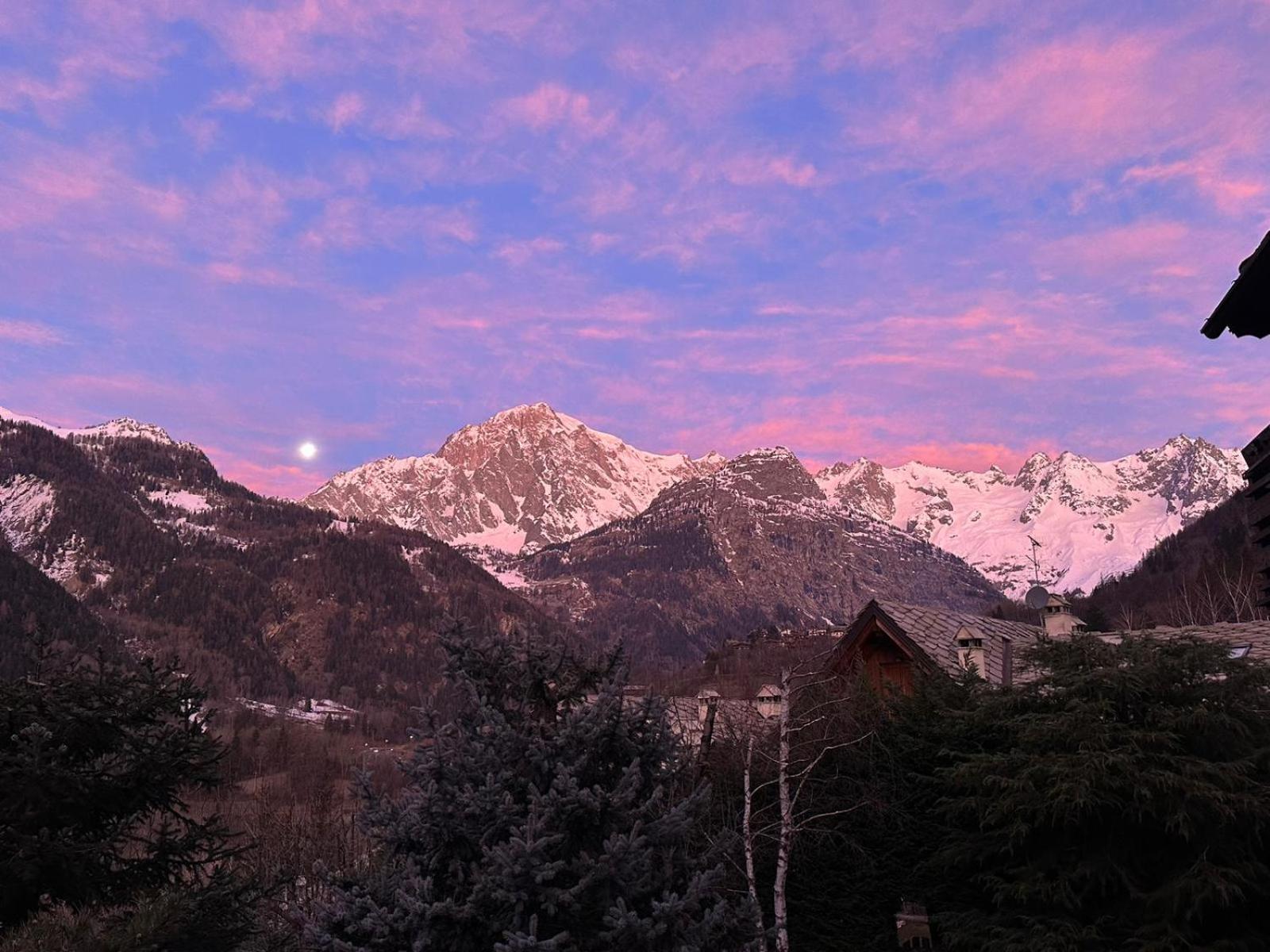 Courmayeur~Navetta Gratuita Per Il Centro+Impianti Экстерьер фото